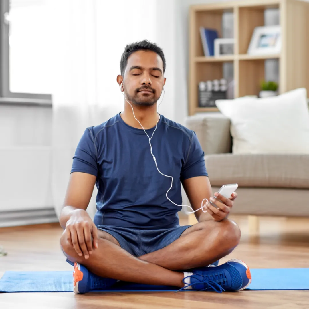 Bild-Mann-Kopfhörer-Entspannung