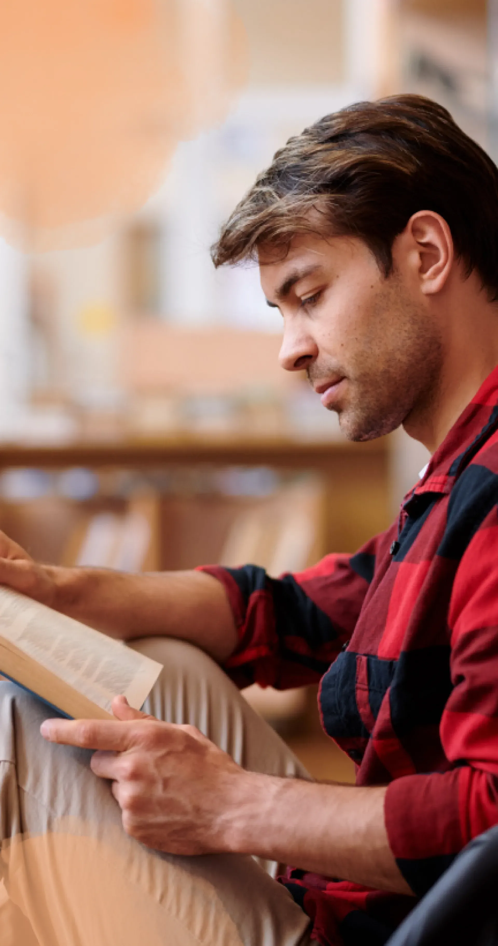 bild-mann-liest-buch