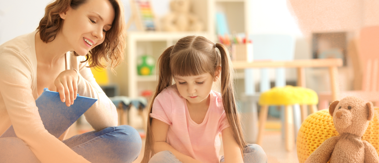 Bild-Frau-Kind-spielen