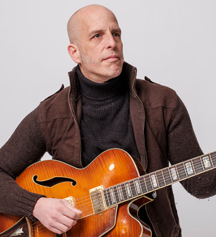 Bild-Mann-Gitarre-spielen