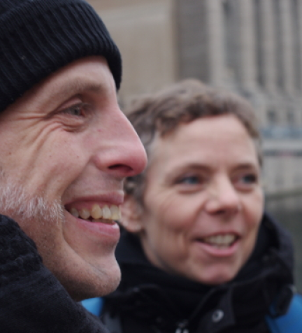 Bild-Mann-Frau-Lachen