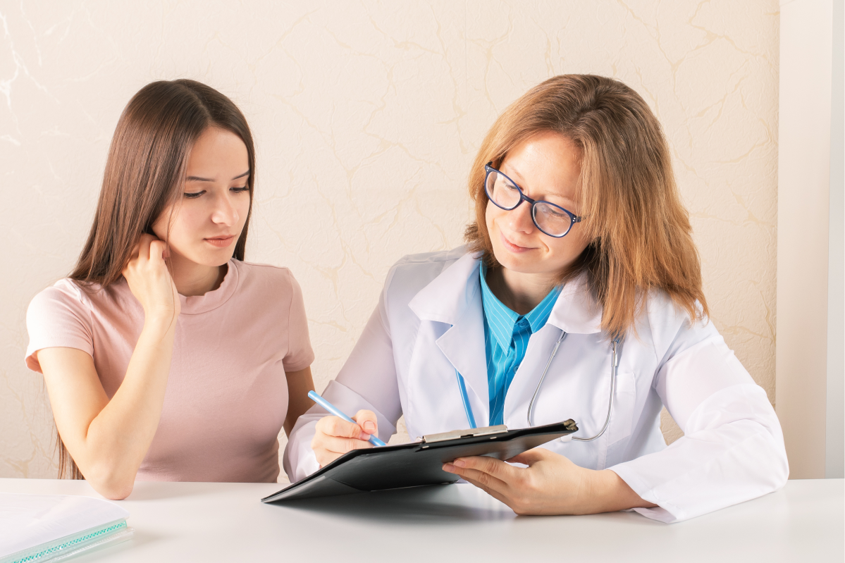 Bild-Arzt-berät-Frau