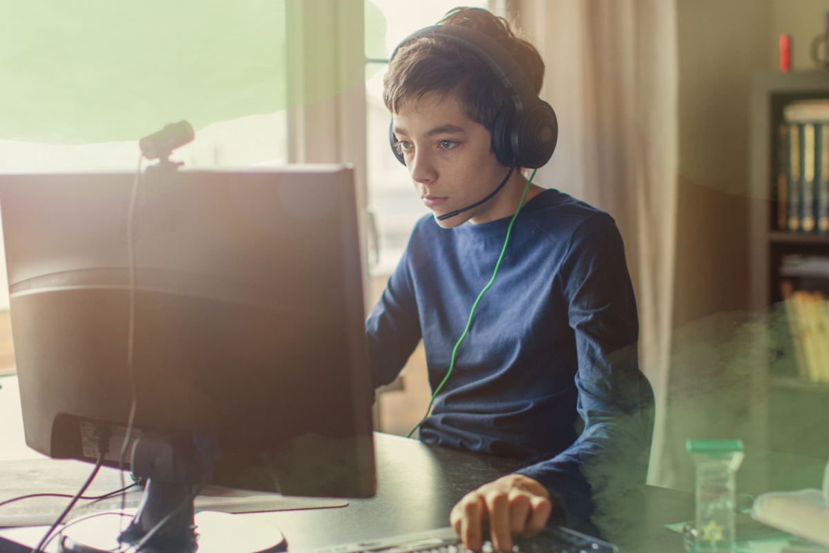 Junge-vor-Computer