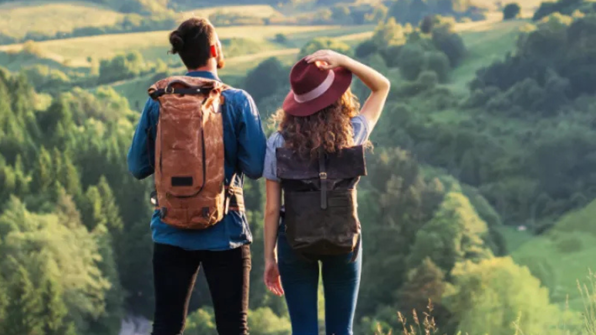 Bild Mann Frau beim Wandern am Berg